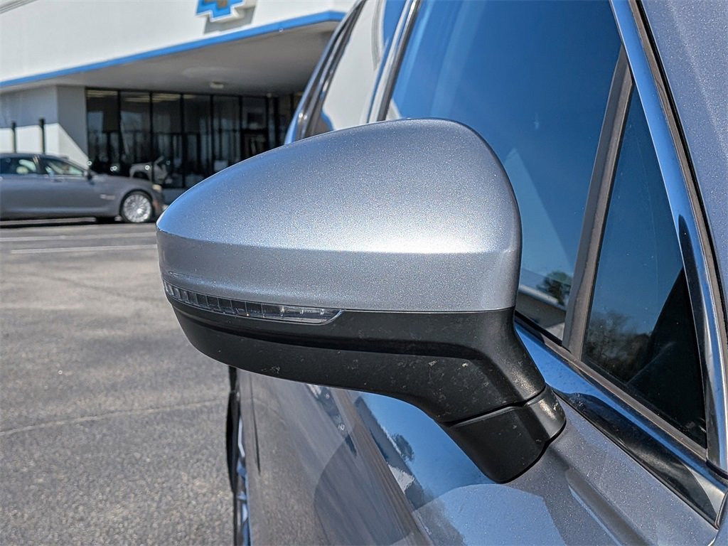 Used 2020 Volkswagen Tiguan SEL image 12