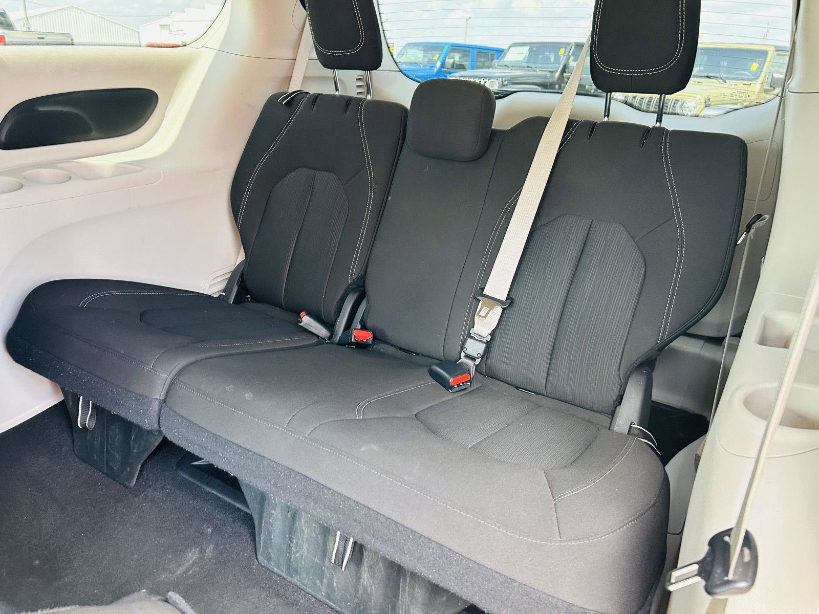 Used 2023 Chrysler Voyager LX image 24