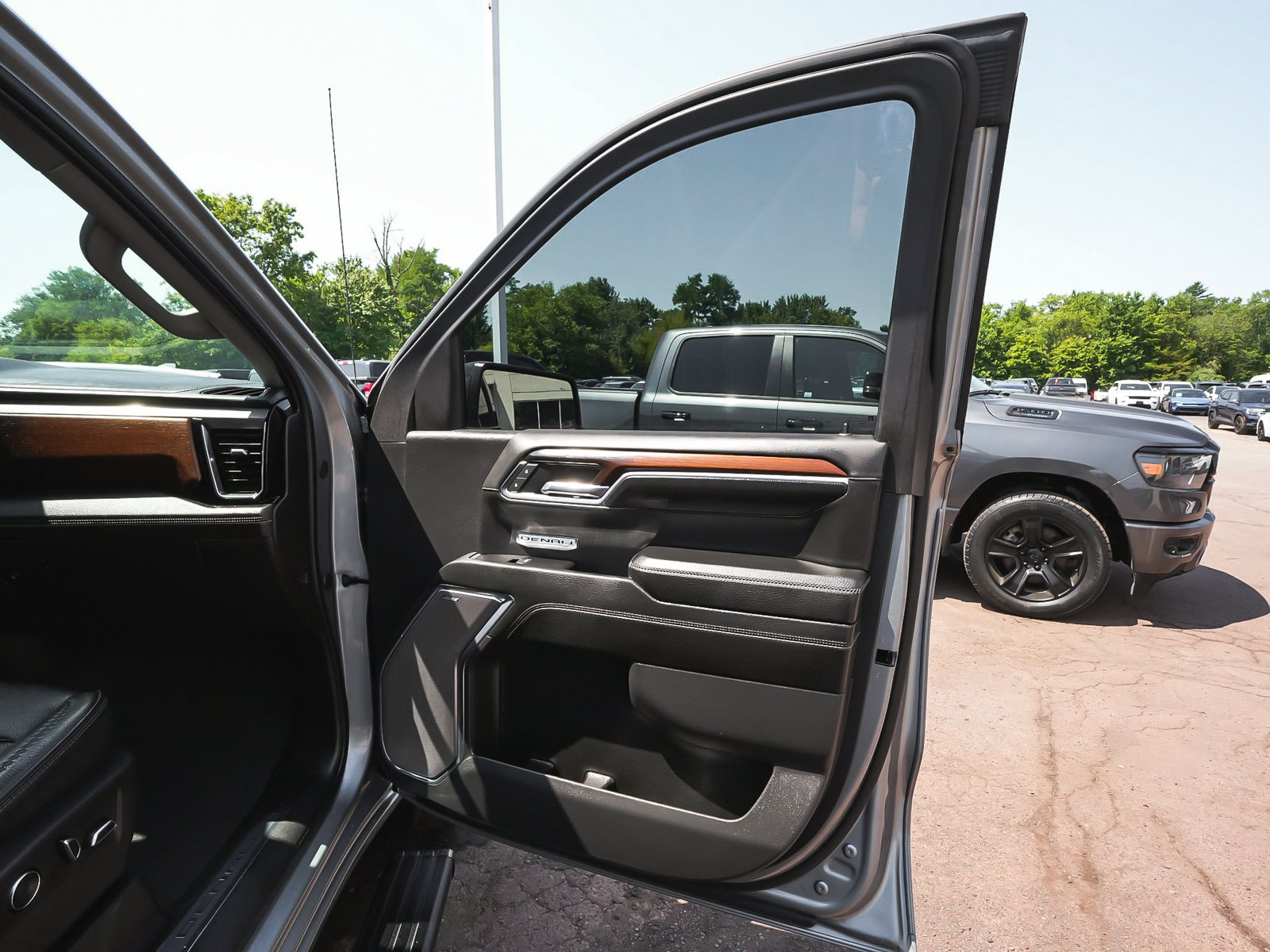 Used 2024 GMC Sierra 1500 Denali AWD/4WD image 15