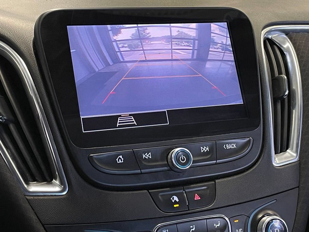 Used 2021 Chevrolet Malibu LT FWD image 17