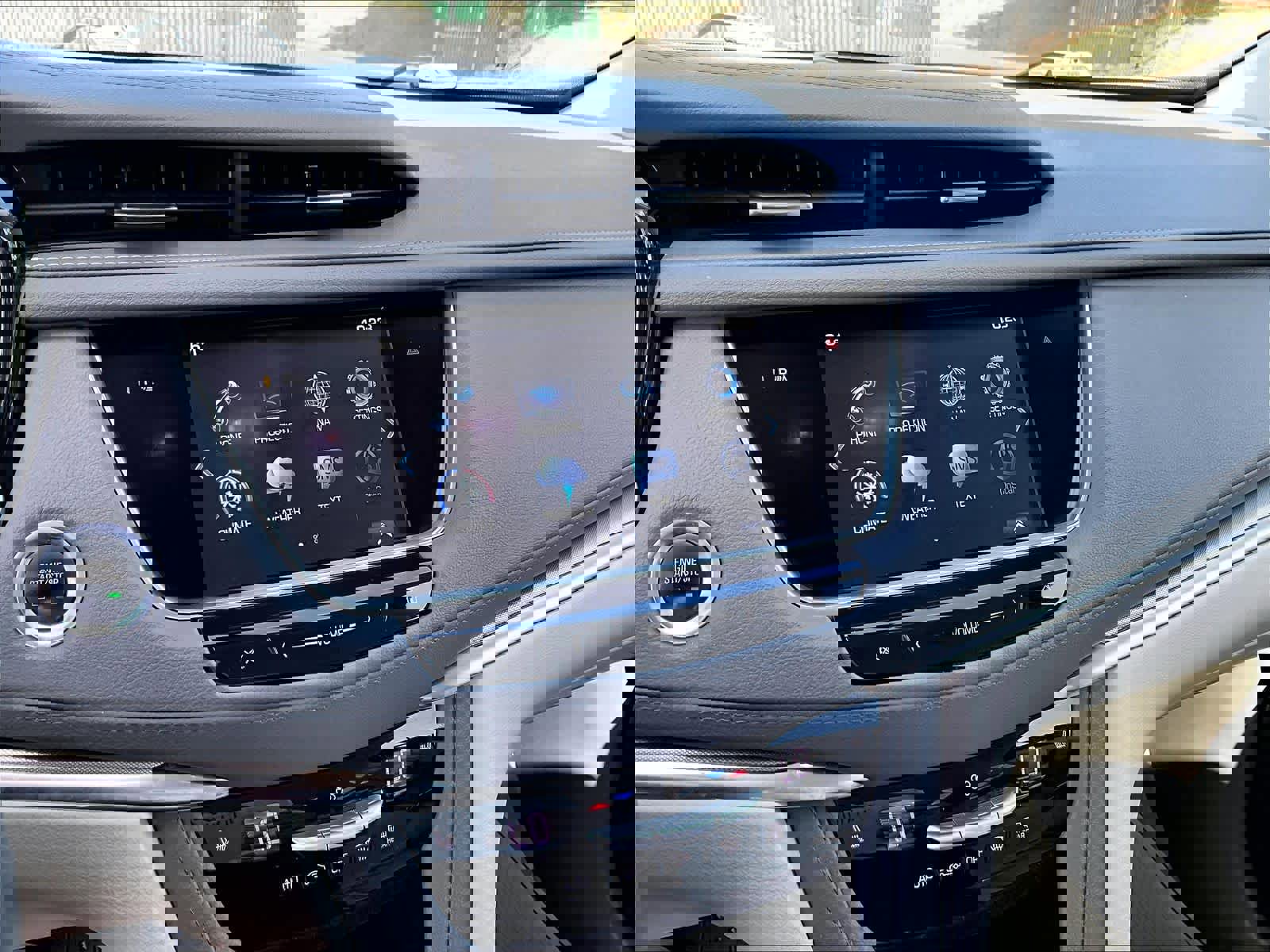 Used 2018 Cadillac XT5 Luxury w/ Driver Awareness Package AWD/4WD image 34