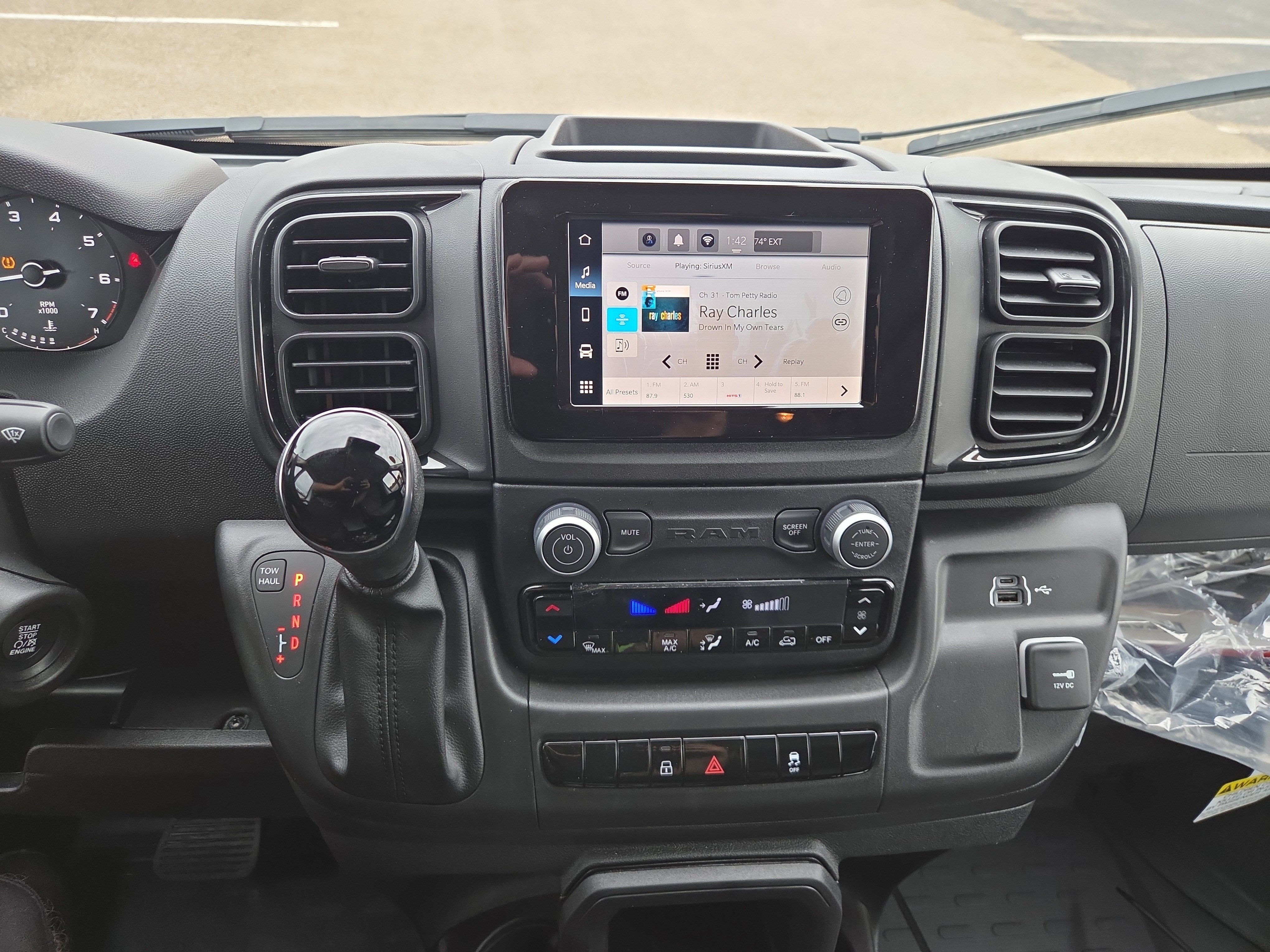 Used 2025 RAM ProMaster 2500 w/ Storage Group image 13