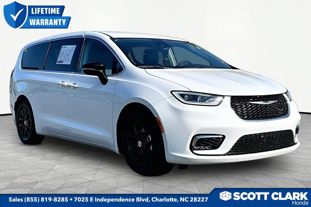 Used 2024 Chrysler Pacifica Touring-L FWD 360° Tour