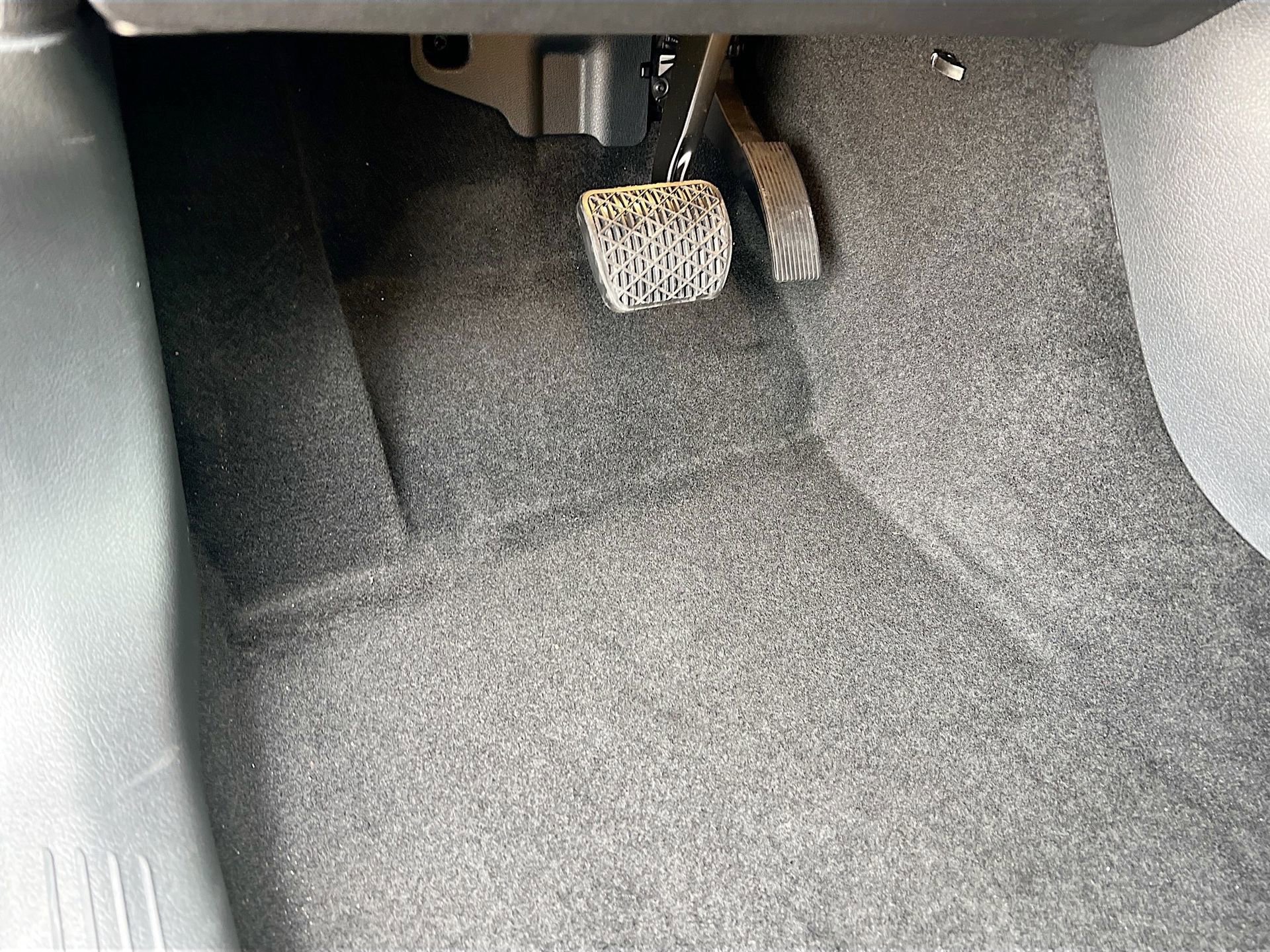 Used 2025 Mercedes-Benz GLB 250 4MATIC w/ Winter Package image 15