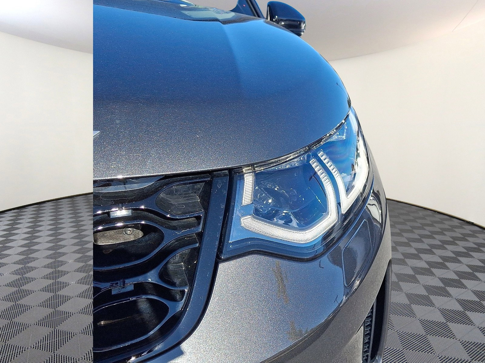 Used 2025 Land Rover Discovery Sport S image 8