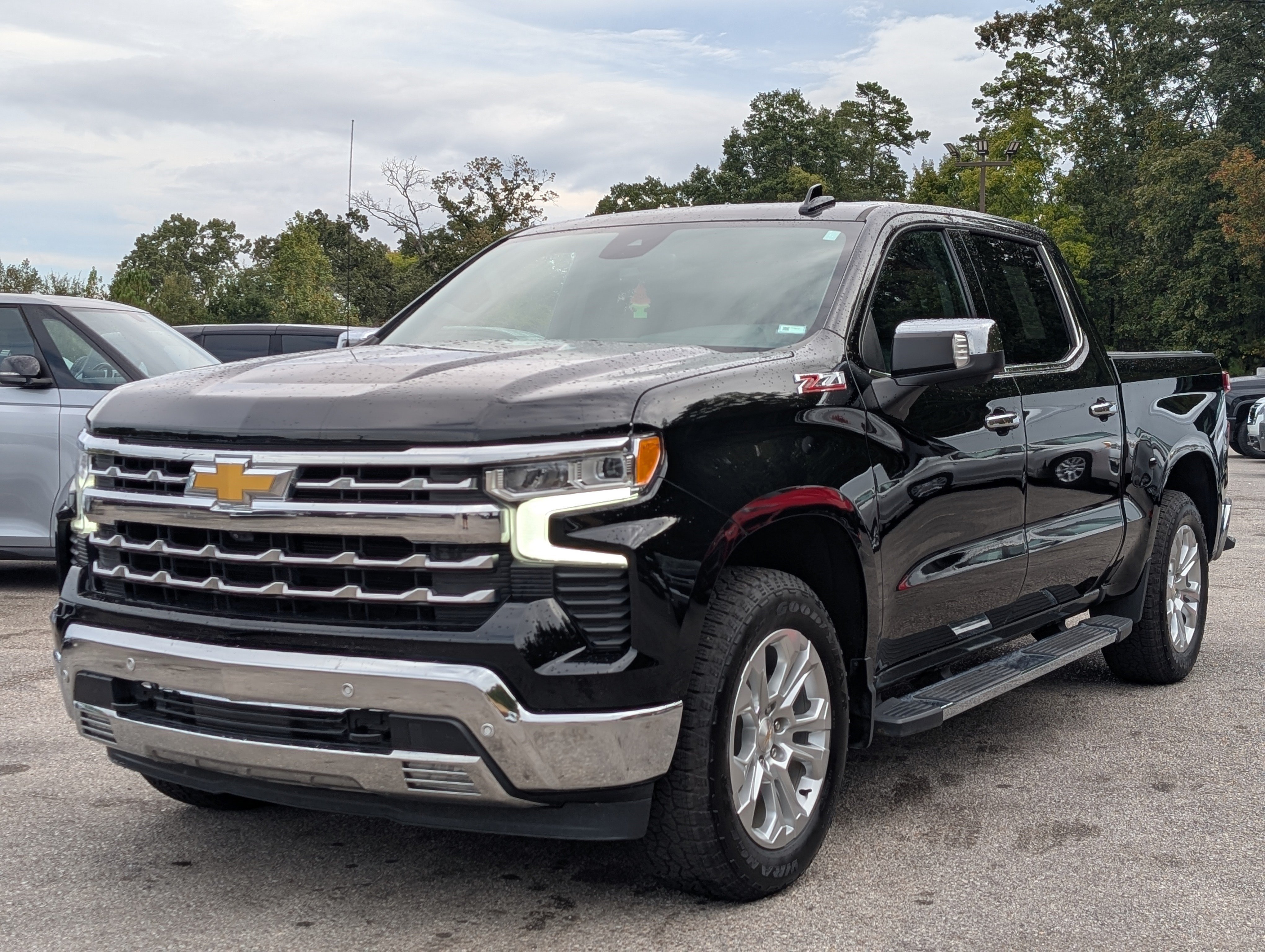 Used 2024 Chevrolet Silverado 1500 LTZ AWD/4WD image 5