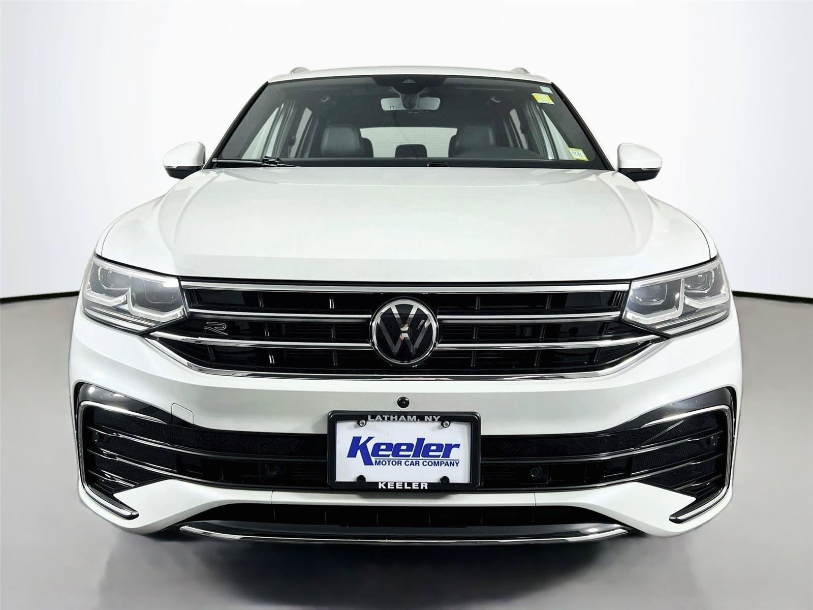 Used 2024 Volkswagen Tiguan SEL R-Line AWD/4WD image 9