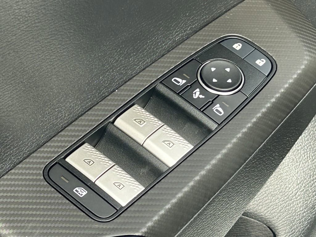 Used 2025 Mitsubishi Outlander 4WD Plug-In Hybrid image 29