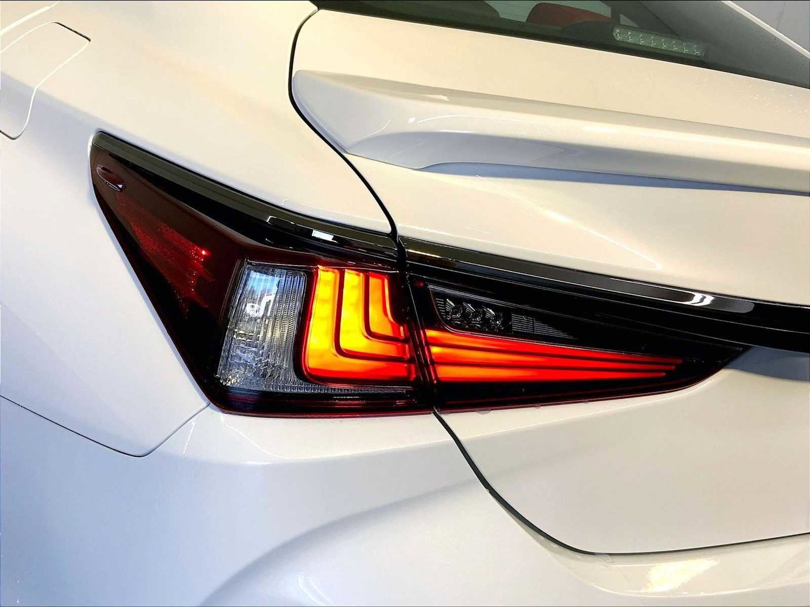 Used 2024 Lexus ES 350 F Sport w/ Technology Package FWD image 30