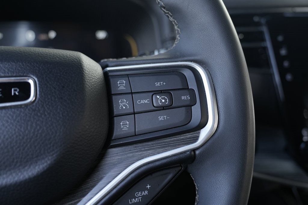 Used 2023 Jeep Wagoneer L Series II image 45