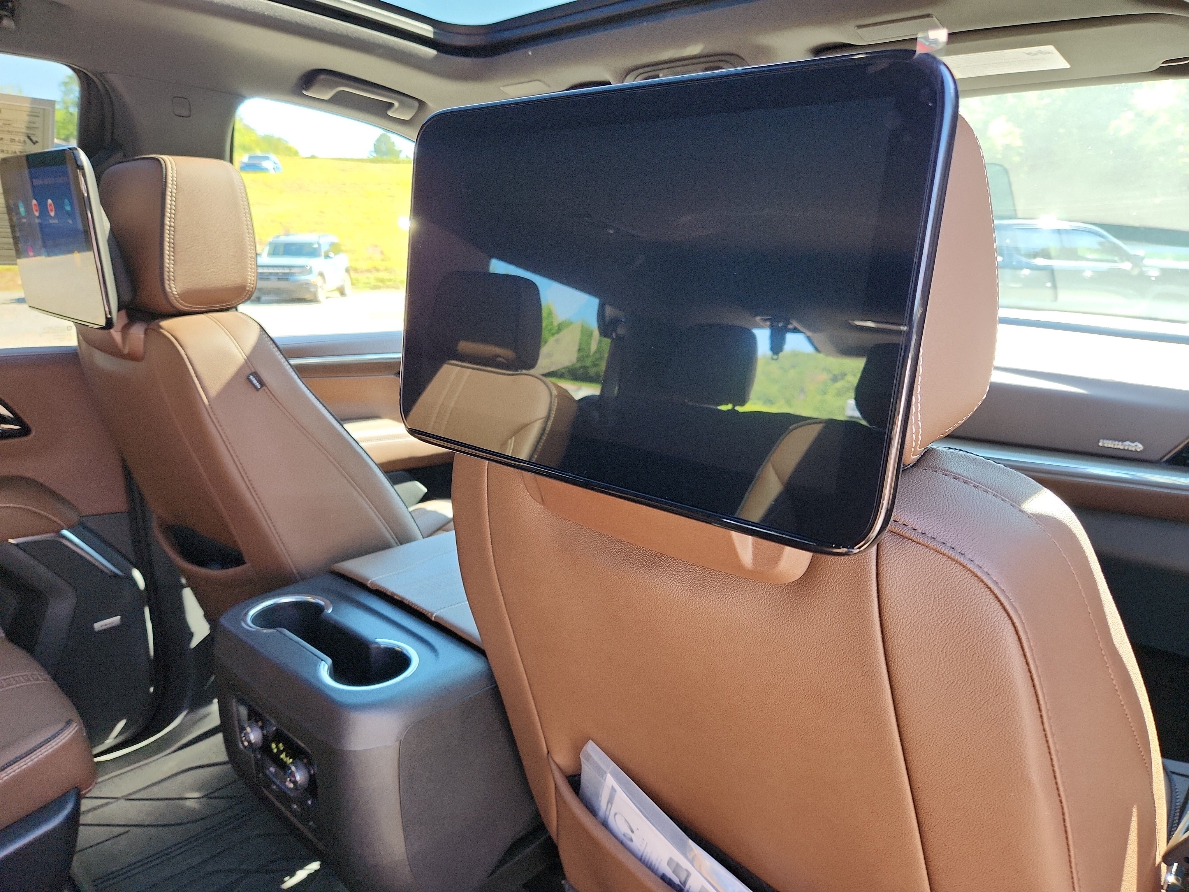 Used 2025 Chevrolet Tahoe High Country AWD/4WD image 49