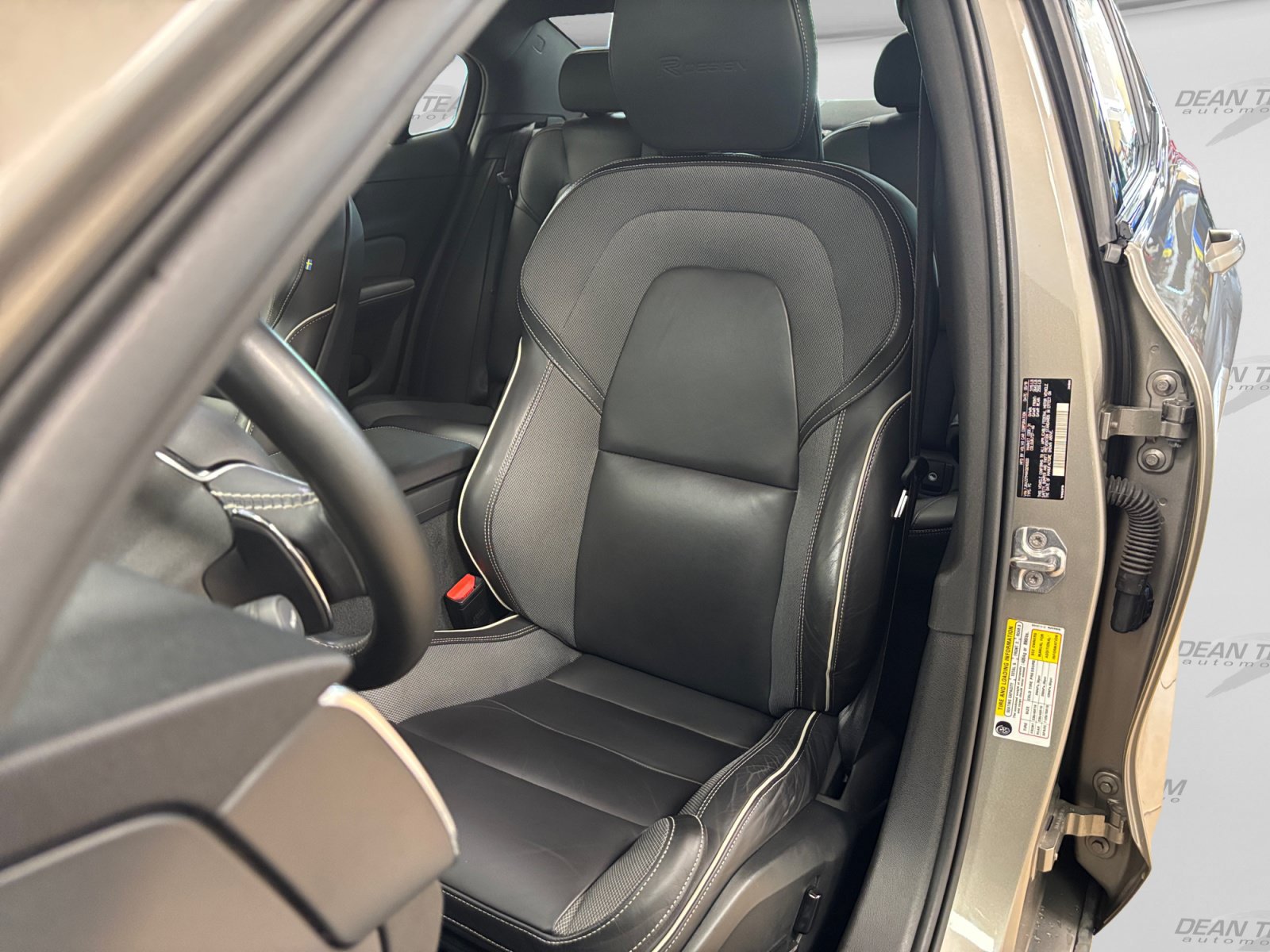 Used 2019 Volvo S60 T6 R-Design AWD/4WD image 34