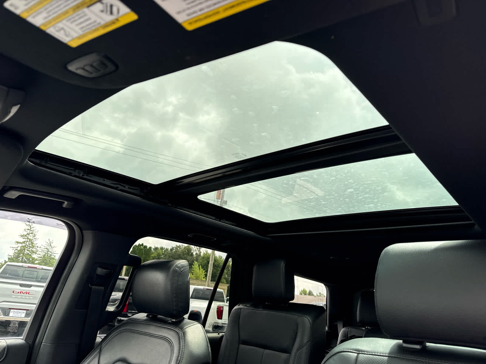 Used 2018 Ford Expedition XLT w/ Equipment Group 202A AWD/4WD image 22