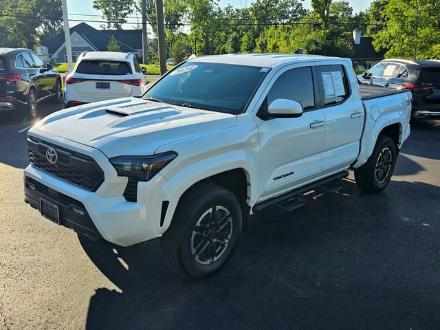 Used 2024 Toyota Tacoma TRD Sport AWD/4WD image 3