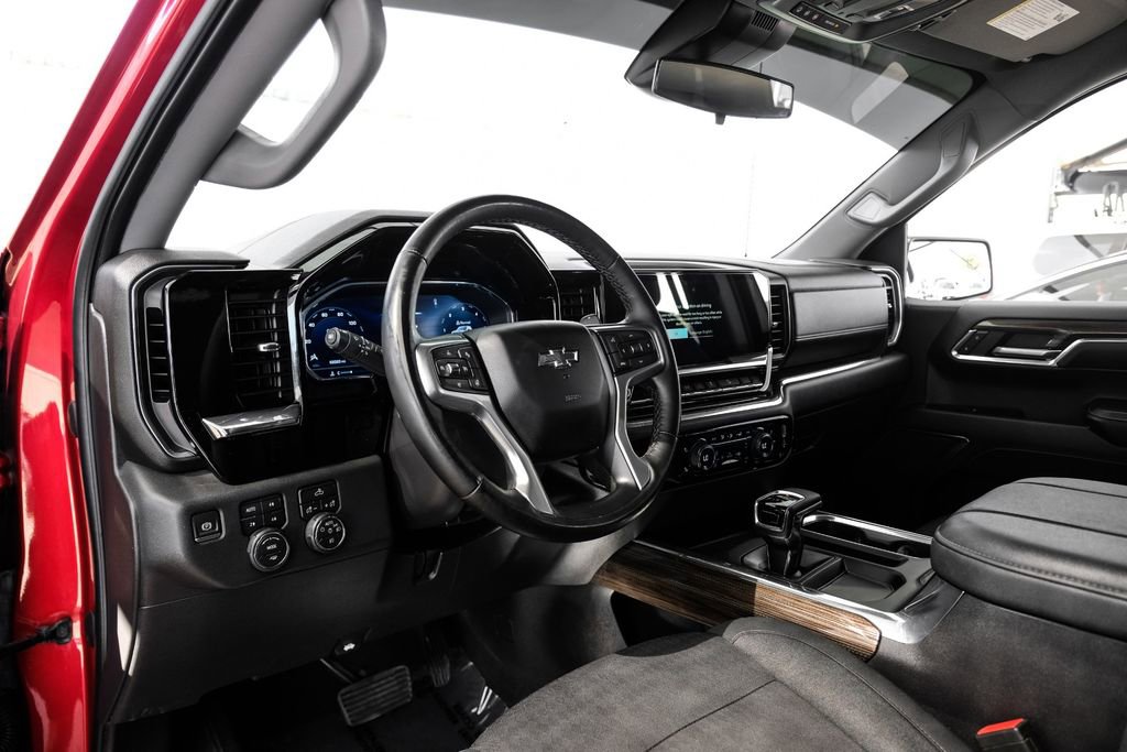 Used 2023 Chevrolet Silverado 1500 LT Trail Boss image 2