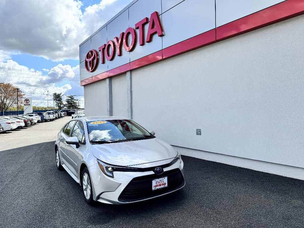 Used 2025 Toyota Corolla LE w/ LE Premium Package AWD/4WD image 1