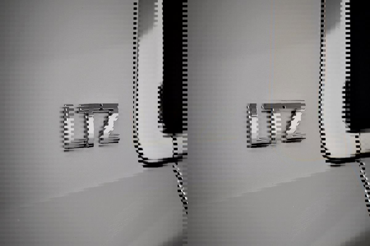 Used 2016 Chevrolet Suburban LTZ image 15