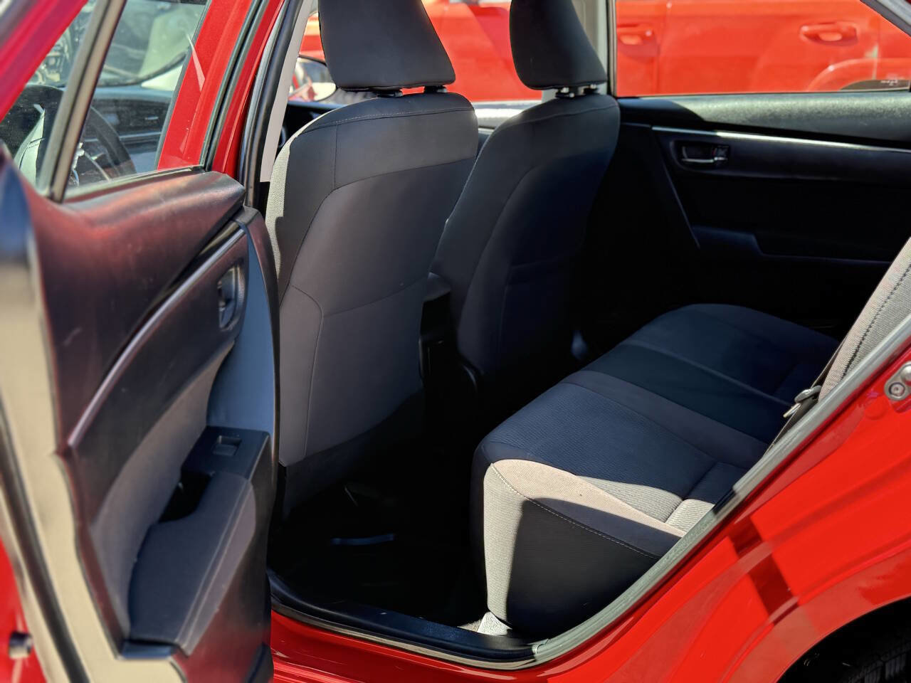 Used 2017 Toyota Corolla LE image 10