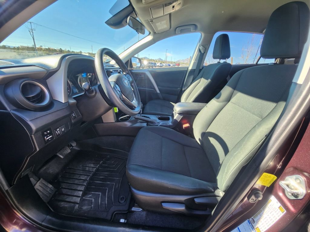 Used 2018 Toyota RAV4 LE image 10