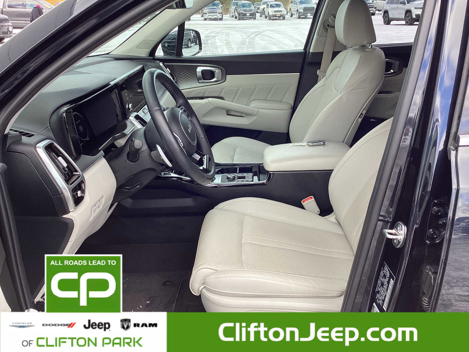 Used 2023 Kia Sorento SX Prestige image 9