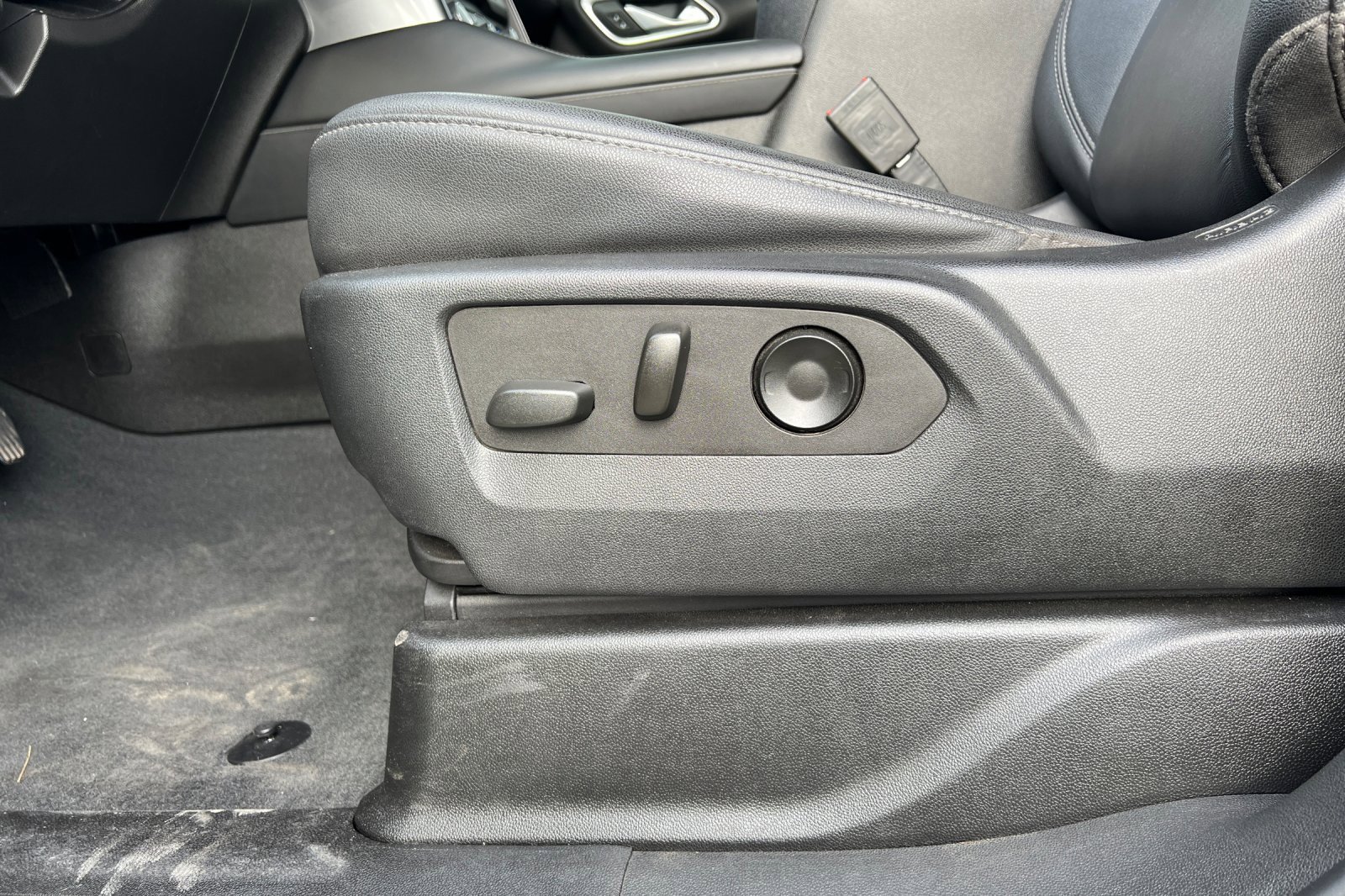 Used 2022 Chevrolet Suburban Z71 image 12