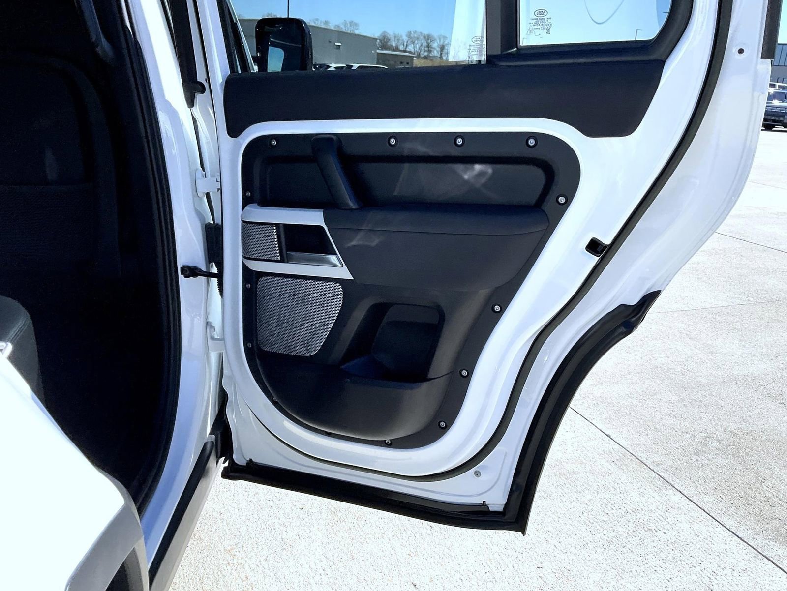 Used 2023 Land Rover Defender 130 SE image 23