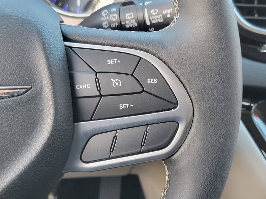 Used 2024 Chrysler Voyager LX image 6