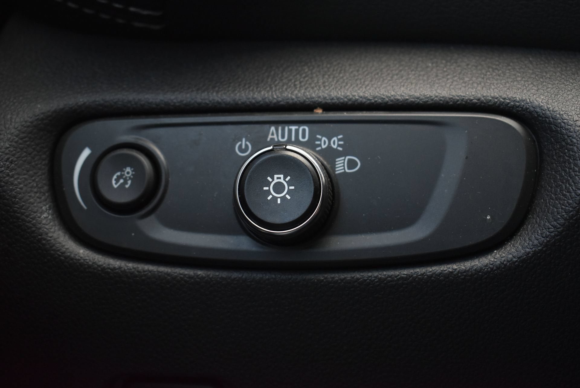 Used 2024 Chevrolet Blazer LT w/ Midnight/Sport Edition FWD image 18