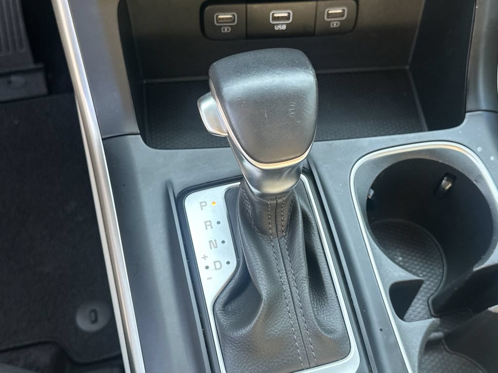Used 2024 Kia Carnival LX FWD image 28