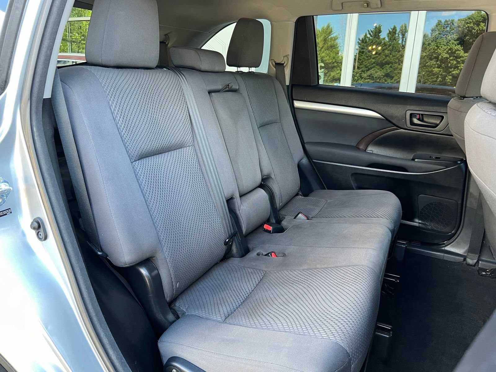 Used 2014 Toyota Highlander LE FWD image 14