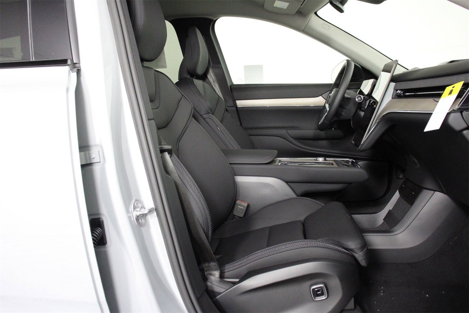 New 2025 Volvo EX90 Plus w/ Protection Package Premier image 10