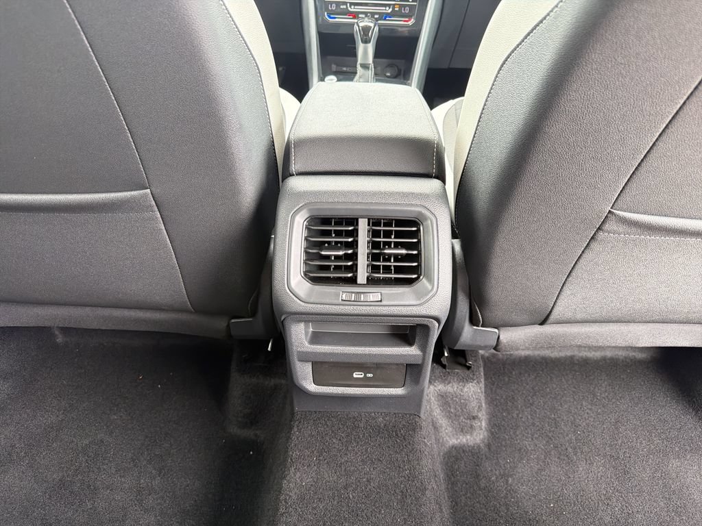 Used 2025 Volkswagen Taos SE FWD image 20
