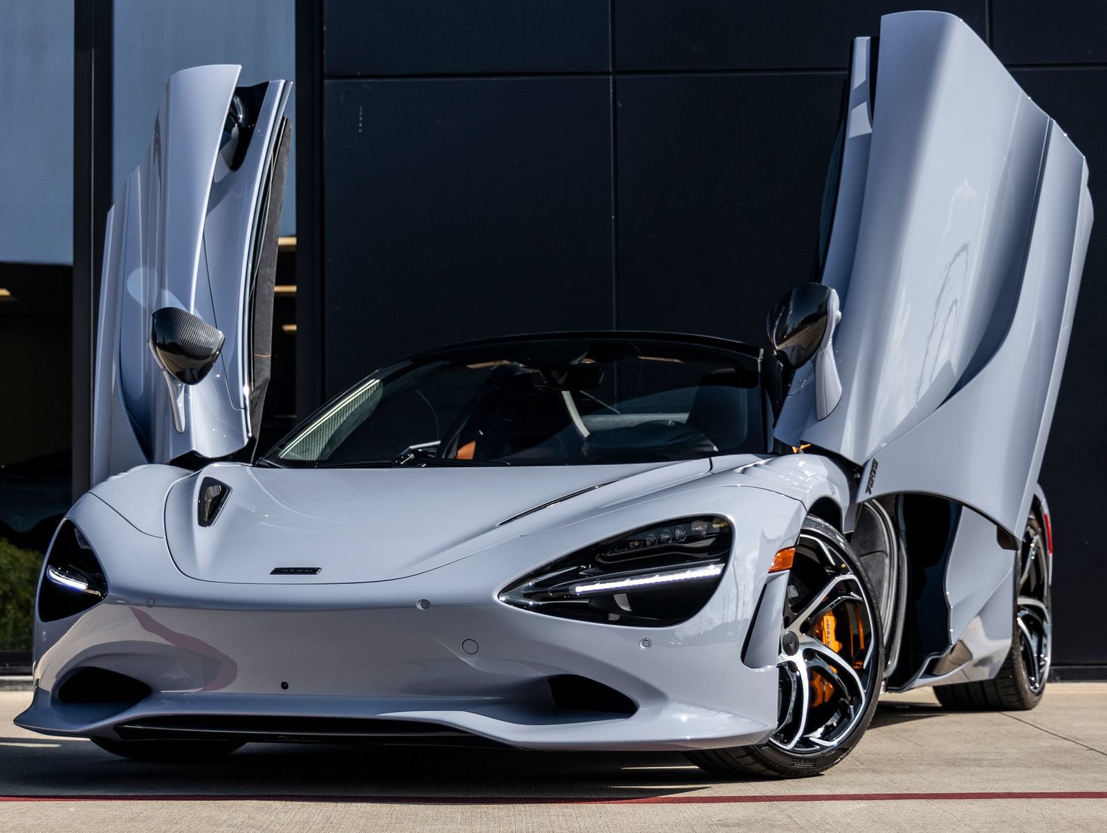 Used 2026 McLaren 750S Spider RWD image 2