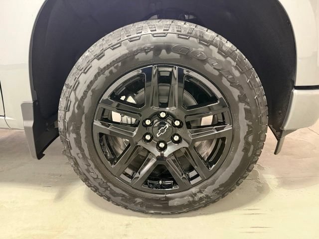 New 2026 Chevrolet Silverado 1500 Custom w/ Turbomax Blackout Package AWD/4WD image 25