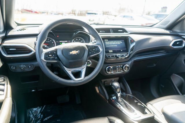 Used 2022 Chevrolet TrailBlazer ACTIV w/ Sun and Liftgate Package FWD image 13