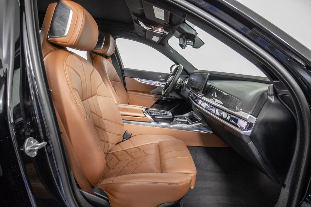 Used 2024 BMW 760i xDrive AWD/4WD image 10