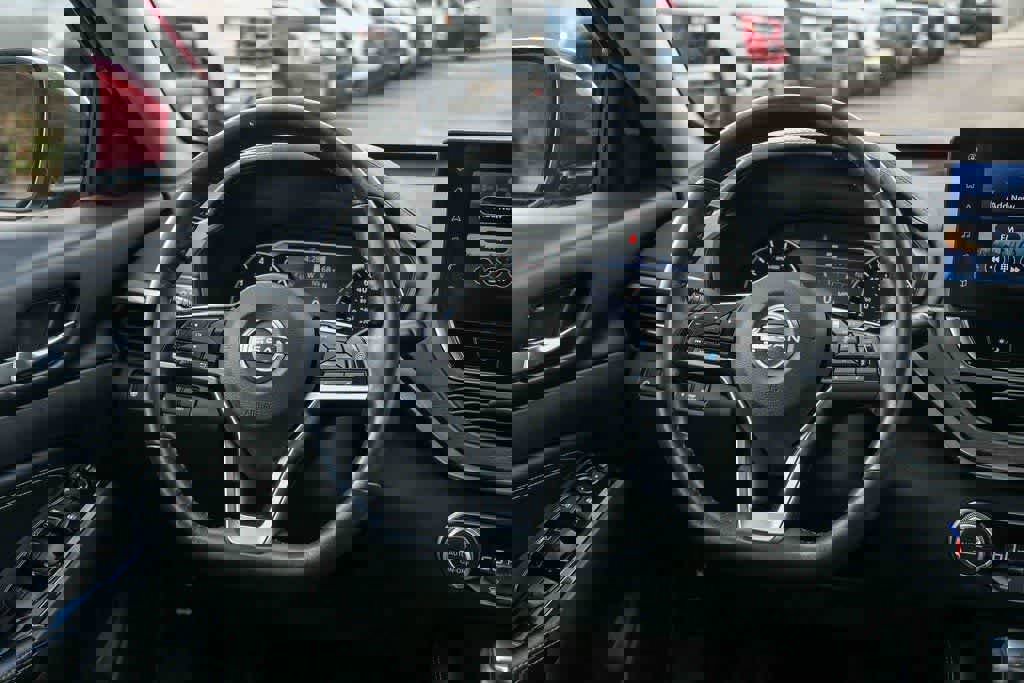 Used 2023 Nissan Altima 2.5 SL FWD image 12