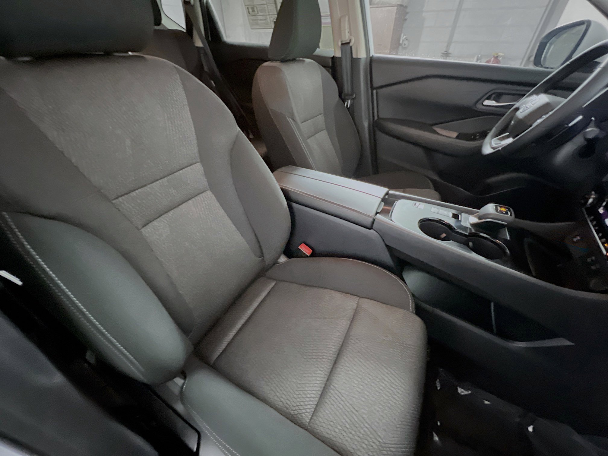 Used 2025 Nissan Rogue SV image 31