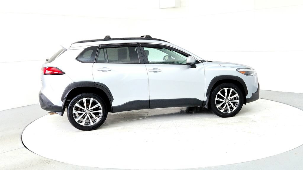Used 2022 Toyota Corolla Cross XLE w/ Convenience Package AWD/4WD image 6