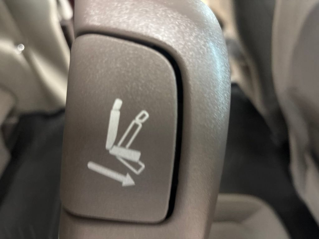 Used 2017 Chrysler Pacifica Touring Plus w/ Tire & Wheel Group FWD image 33