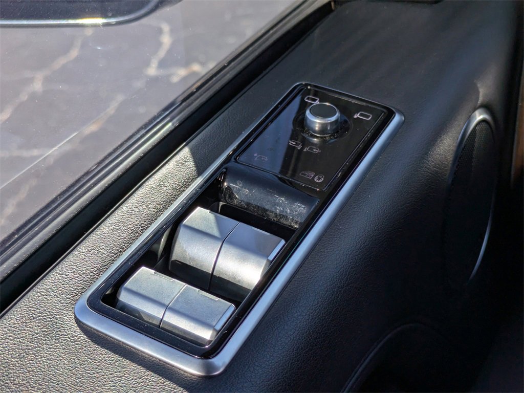 Used 2020 Land Rover Range Rover HSE image 28