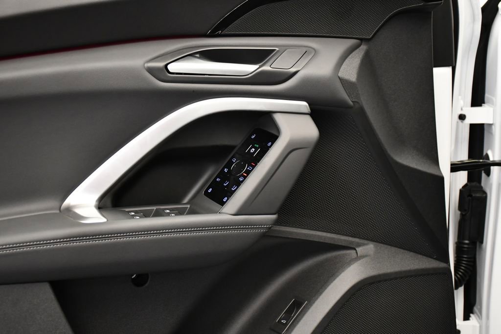 Used 2025 Audi Q5 Premium w/ Convenience Package image 32