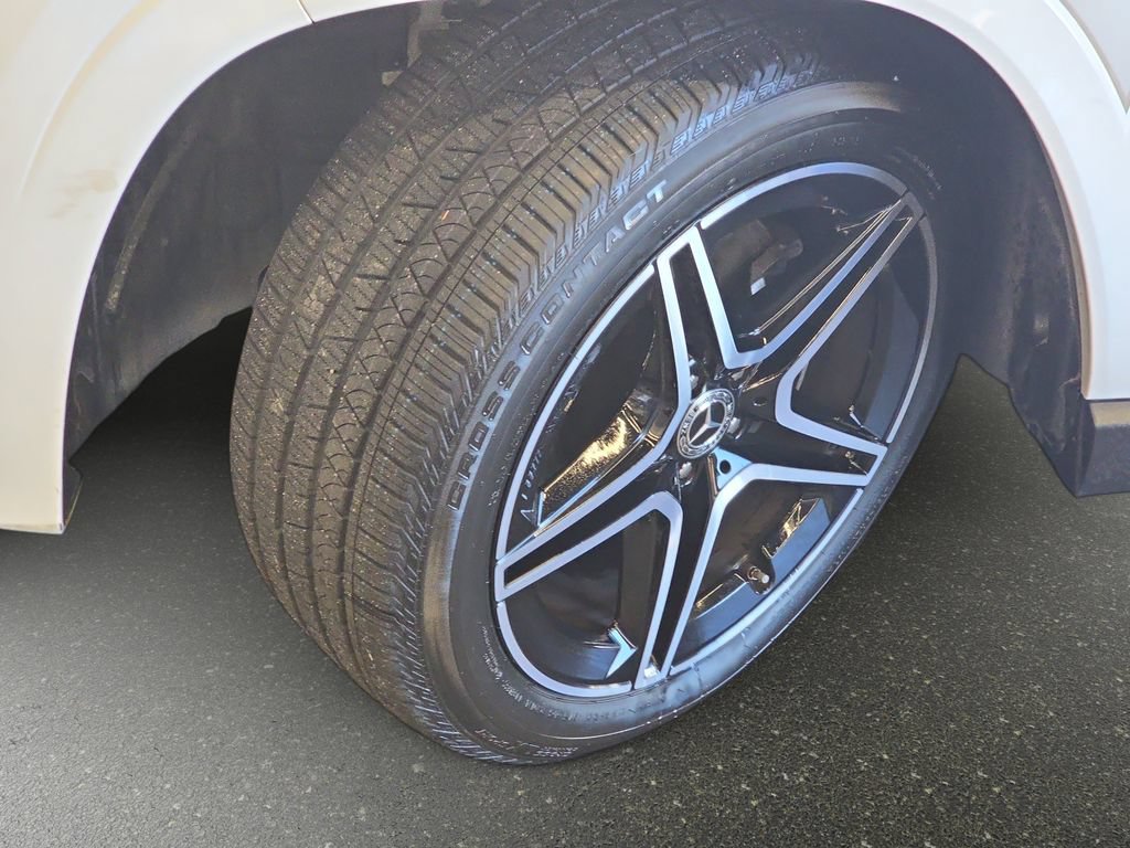 Used 2024 Mercedes-Benz GLS 450 4MATIC image 35