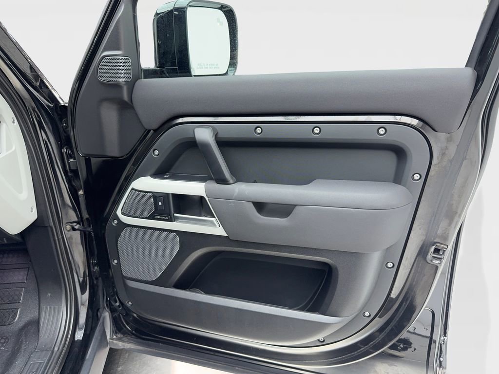Used 2022 Land Rover Defender 110 S image 38