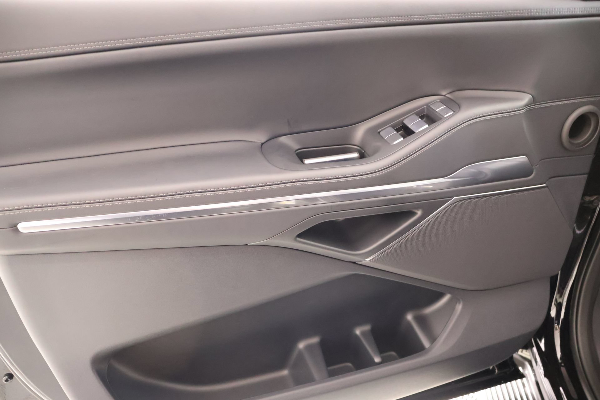 New 2026 Lincoln Navigator L Premier AWD/4WD image 17