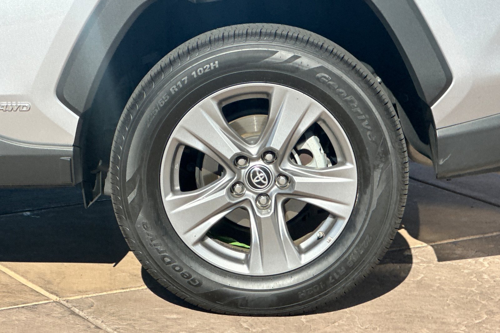 Certified 2023 Toyota RAV4 LE AWD/4WD image 33