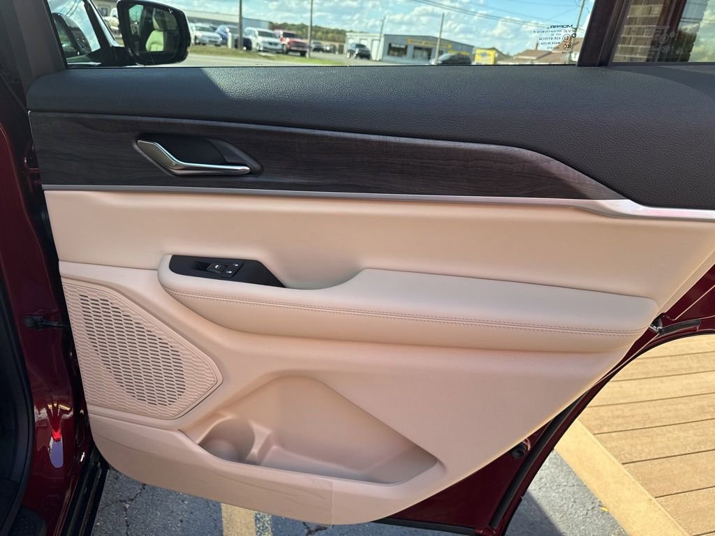 New 2025 Jeep Grand Cherokee L Limited image 13