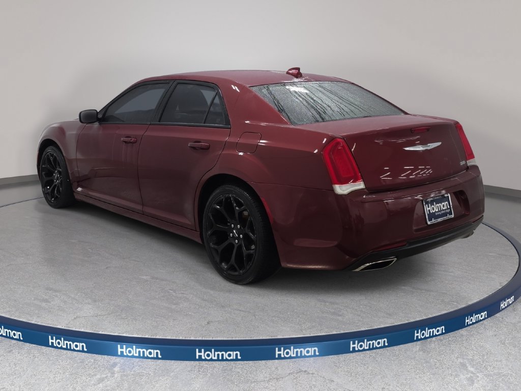 Used 2018 Chrysler 300 Touring w/ Sport Appearance Package RWD image 8
