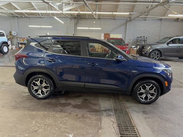 Used 2021 Kia Seltos EX image 17