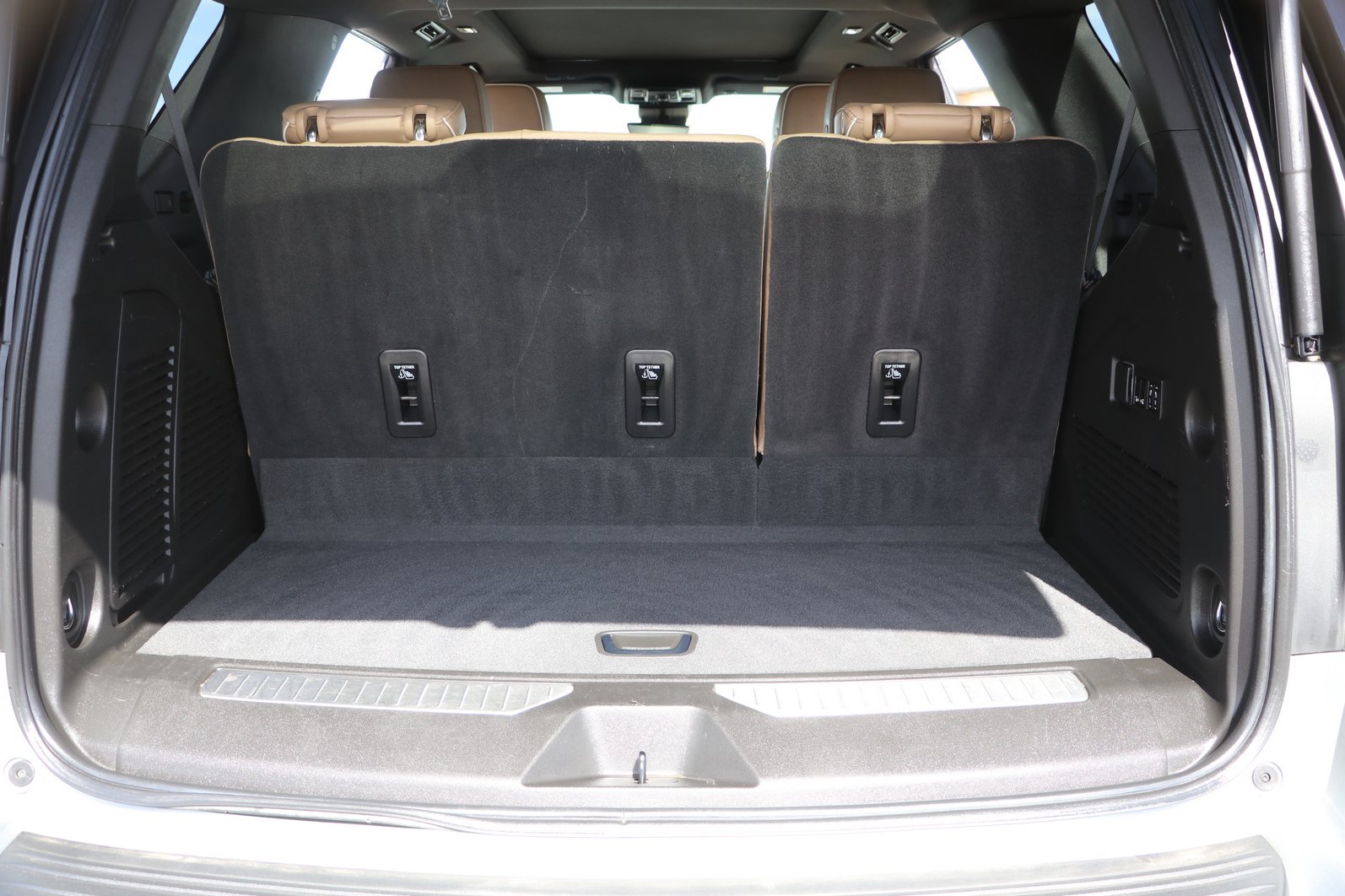 Used 2023 Chevrolet Tahoe Premier w/ Premium Package 2 AWD/4WD image 29